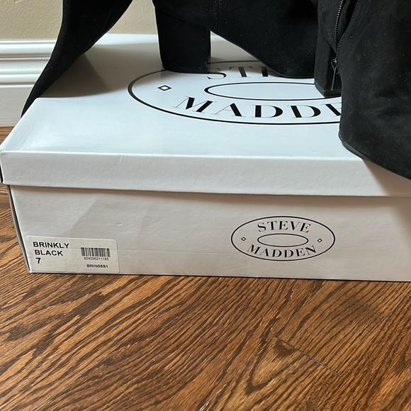 Steve Madden- black knee high suede boots- Size 7 WORN ONCE - Picture 3 of 3